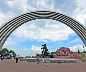 Декоммунизация: Вятрович намерен снести Арку Дружбы народов в Киеве