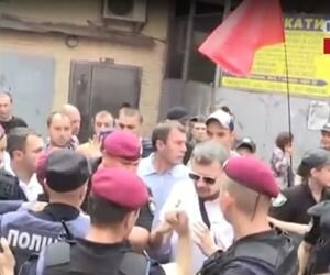 Под Печерским судом Мосийчук из-за Ляшко побил Каплина