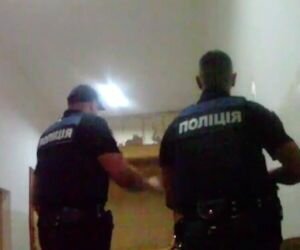 Во Львове пациент психбольницы захватил в заложники более 70 людей: полиция взяла здание штурмом
