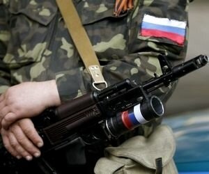 На Донбассе пьяный российский военный протаранил остановку на угнанном авто