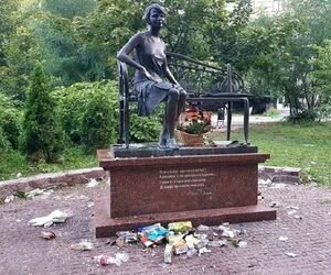 Будущая элита страны: первокурсники превратили парк КПИ в помойку