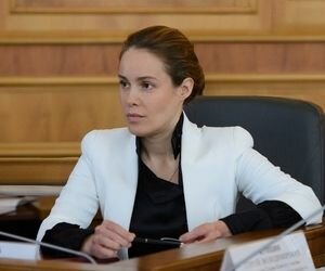 Королевская удочерила годовалую девочку из Славянска