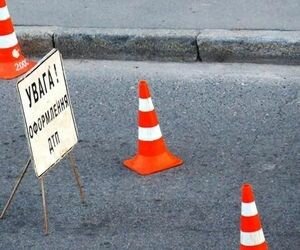 В Запорожье Hyundai слетел с дороги и наехал на металлический забор: погибла женщина