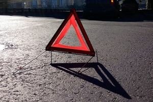 В Киеве автомобиль сбил мужчину, который перебегал шесть полос дороги