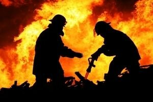 В Киеве в девятиэтажном доме вспыхнул пожар: эвакуировали 26 человек, есть жертва