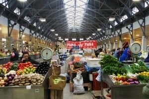 В Киеве инспекция рынков выявила санитарные нарушения и методы обмана покупателей