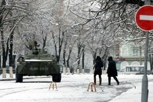 СМИ: Плотницкого взяли под усиленную охрану, к зданию ОГА согнали еще больше БТРов