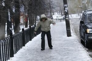 Гололедица в Украине: спасатели рассказали как себя вести, чтобы не травмироваться