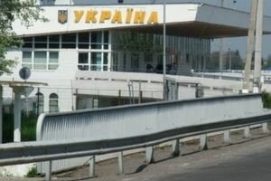 Возле КПП Тиса грузовик задавил мужчину