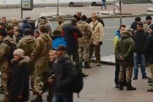 В Киеве проходит марш памяти защитников Дебальцевского плацдарма