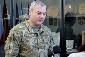 Командующий Объединенных сил всю жизнь связан с армией и награжден мечом королевы Великобритании