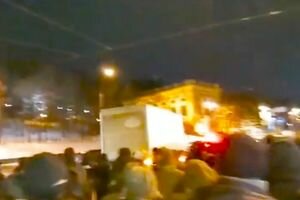 В Киеве накануне Марша за импичмент правоохранители вывезли грузовик активистов для осмотра