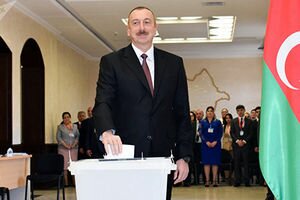 "С нетерпением жду в Киеве": Порошенко поздравил Алиева с победой на выборах президента Азербайджана