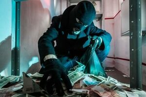 В Ереване полковник полиции ворвался с оружием в банк: один погибший