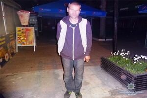 В киевском Гидропарке пьяный мужчина пырнул кухонным ножом своего товарища и попытался сбежать