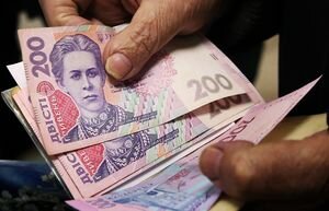 Гройсман уточнил, когда повысят украинцам минимальную зарплату