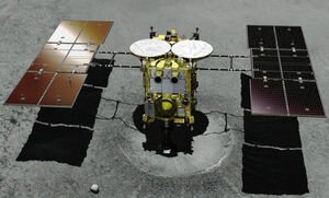 Японский космический зонд сфотографировал вблизи астероид Рюгу, который находится в 300 млн км от Земли
