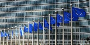 Еврокомиссия оценит риски последствий для ЕС от новых санкций США против РФ