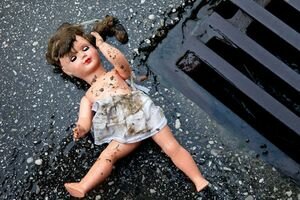 В Белой Церкви педофил пытался изнасиловать девочку на глазах ее брата в кукурузном поле