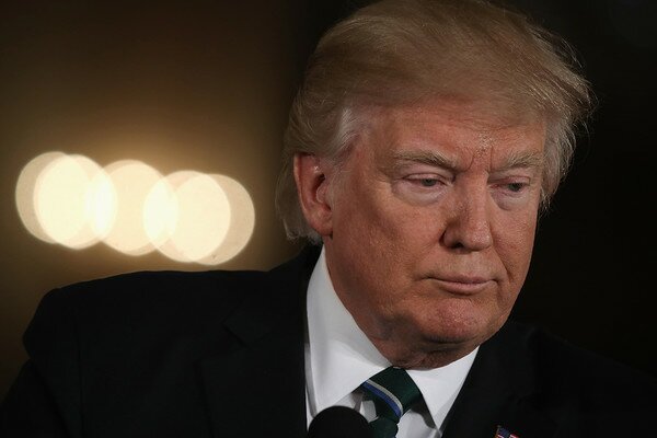 Time поместил на обложку свежего номера тонущего Трампа