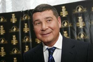 Александр Онищенко показал наличие визы в своем паспорте