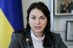 Парасюк снимает видеоблог, Гопко молится, Денисенко бросает пить: чем занимаются политики в свободное время