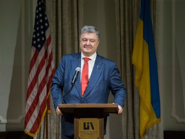 Порошенко по случаю его 53-летия спели песню "Happy birthday, mister president"