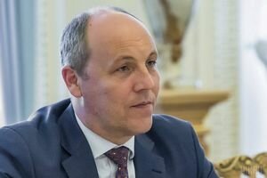 Парубий рассказал, кто и зачем привозил проституток и бомжей на Майдан в 2014 году