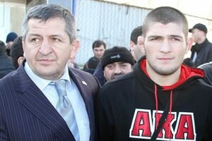 "Заеду ему справа прямо в аэропорту": Нурмагомедов-старший прокомментировал поступок сына после боя с Макгрегором