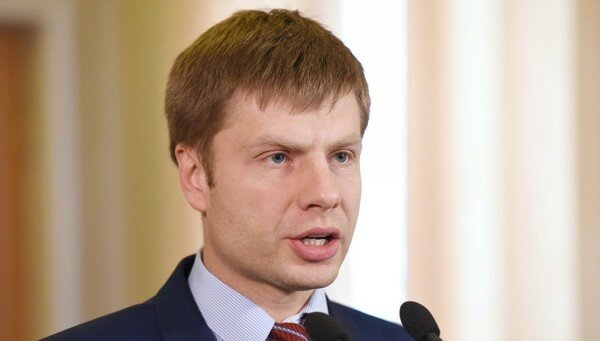 Нардеп Гончаренко выступил в ПАСЕ в резиновых перчатках. Фото