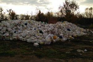 Под Черкассами нашли свалку опасных токсических отходов