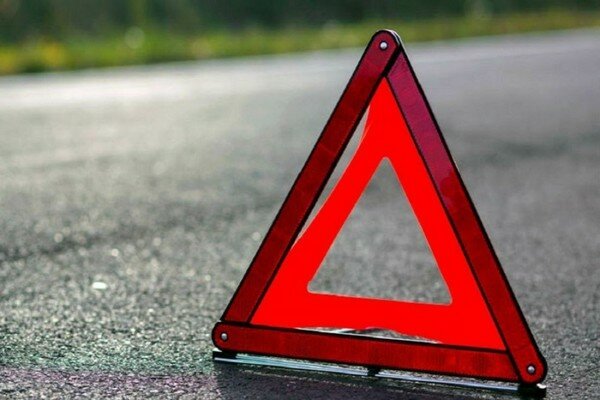 В Киеве на проспекте Лобановского столкнулись три машины, и одна из них загорелась (видео)