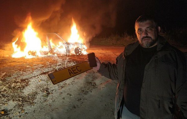 "Показал литовцам богатство и мощь украинского народа": соцсети о сожжении Range Rover лидера "АвтоЕвроСилы"