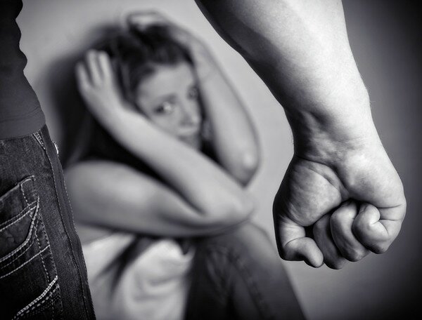 В Донецкой области пьяный мужчина на смерть забил жену на глазах у собственной дочки