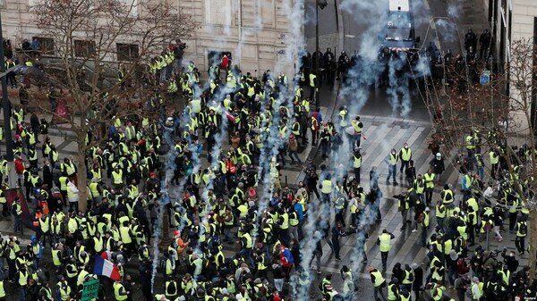"Желтые жилеты" повредили Украинский культурный центр в Париже. Фото