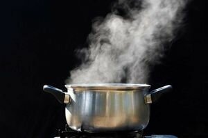 В Харьковской области семимесячная девочка перевернула на себя кастрюлю с кипятком