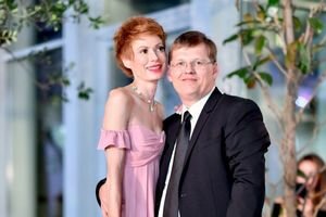 Новая возлюбленная похудевшего Павла Розенко показала совместное фото в метро