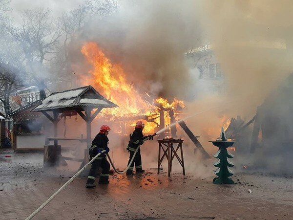 В центре Львова прогремели три взрыва подряд: есть пострадавшие (фото, видео)