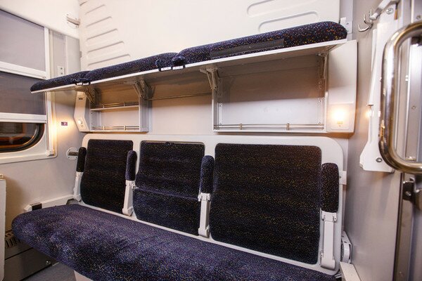 В "Укрзализныце" назвали исправной полку, которая рухнула и раздробила таз пожилой пассажирке