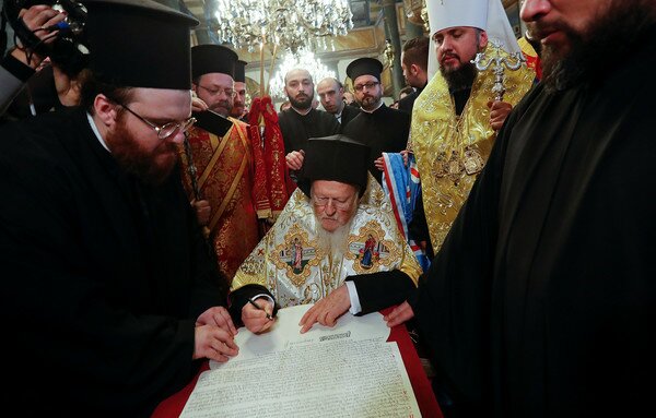 "Томос" назвали словом 2018 года в Украине