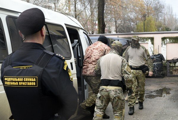 Адвокат объяснил, почему власти РФ хотят закрыть заседания по делу украинских моряков