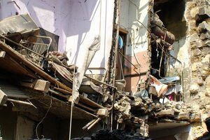 В сирийском Алеппо обрушился пятиэтажный дом: под обломками нашли 11 трупов