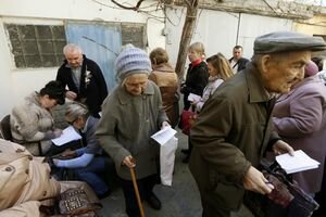 Долги по пенсиям выплатят, а справки отменят: почему переселенцы не видят своих денег и когда это изменится