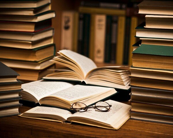 Пропаганда страны-агрессора: в Украине запретили 23 российские книги про PR и бизнес