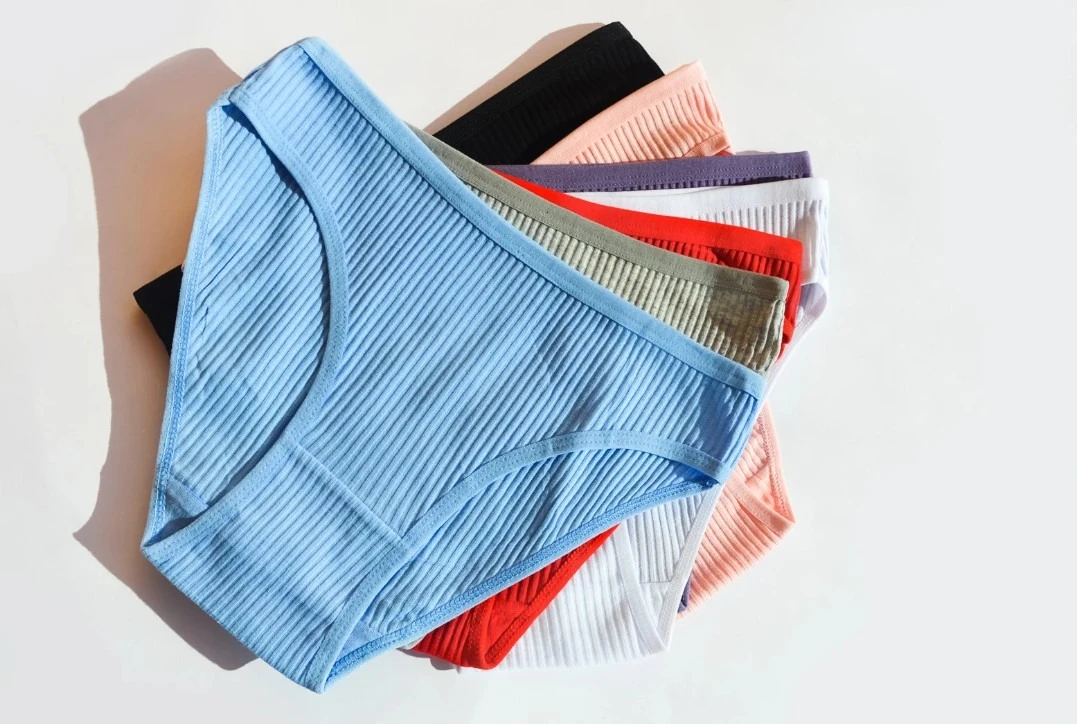 невидимые трусики под одеждой