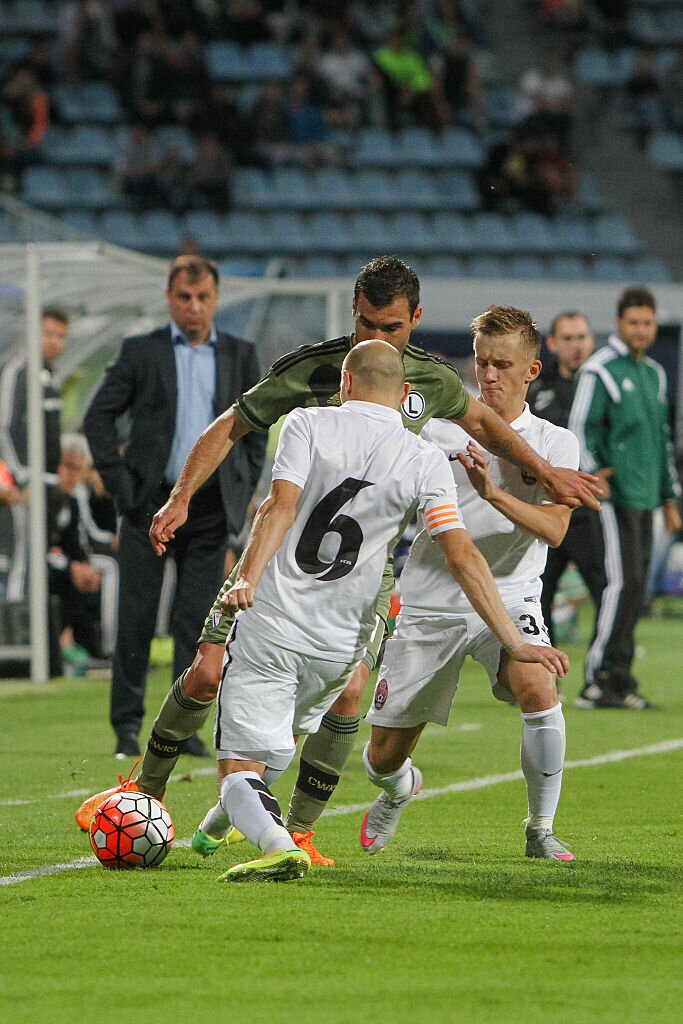 Mykyta Kamenyuka (L) and Mikhail Sivakov (R) of Zorya